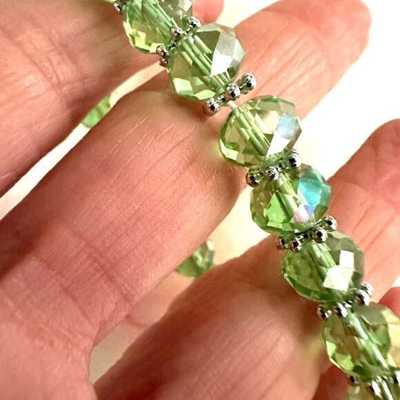 Green crystal stretchy bracelet - Picture 5 of 7